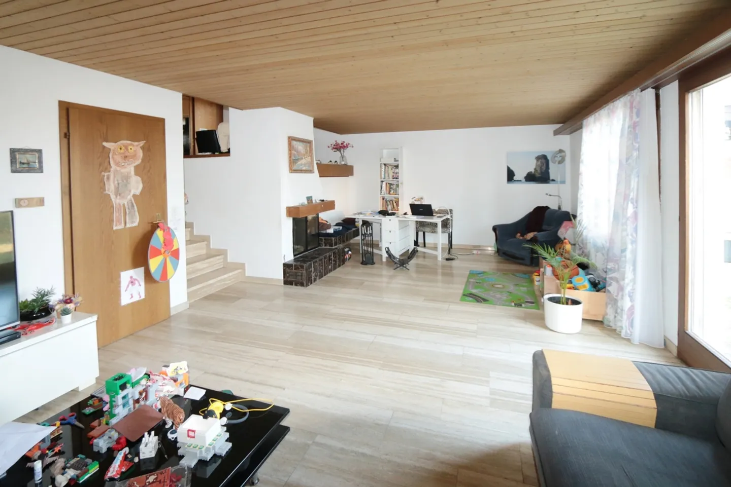 Affascinante casa bifamiliare con architettura a livelli sfalsati in una posizione soleggiata - Foto 10 di 13