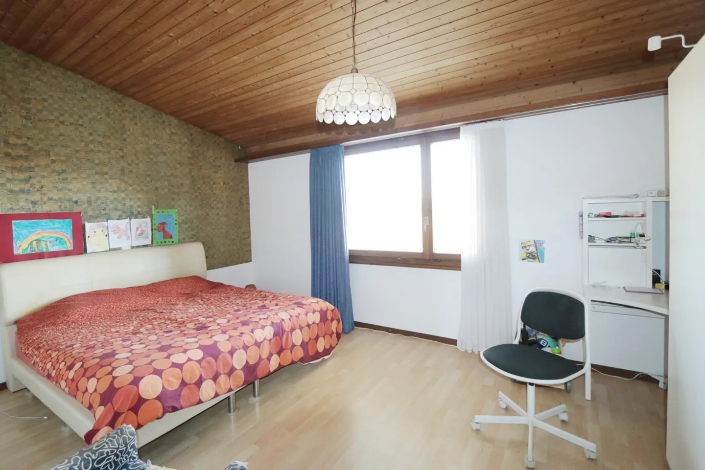 Affascinante casa bifamiliare con architettura a livelli sfalsati in una posizione soleggiata - Foto 11 di 13