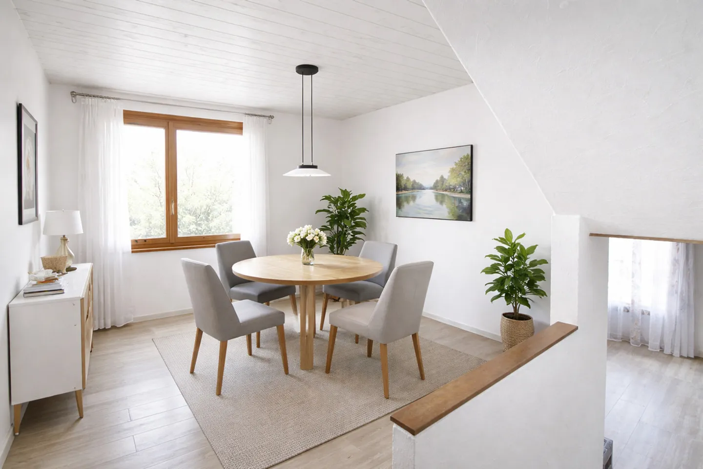 Affascinante casa bifamiliare con architettura a livelli sfalsati in una posizione soleggiata - Foto 4 di 13