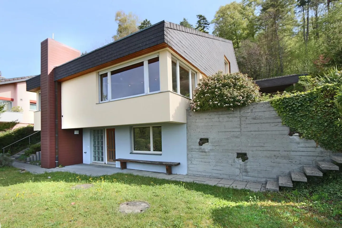 Geräumiges Familienhaus mit Aussicht - Foto 3 von 13