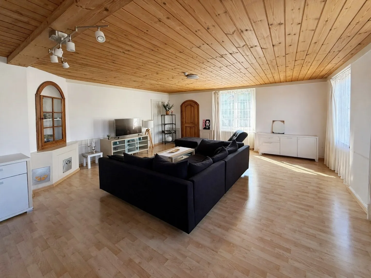 Living near the Rhine and Old Town - bright and spacious apartment - Photo 1 of 6