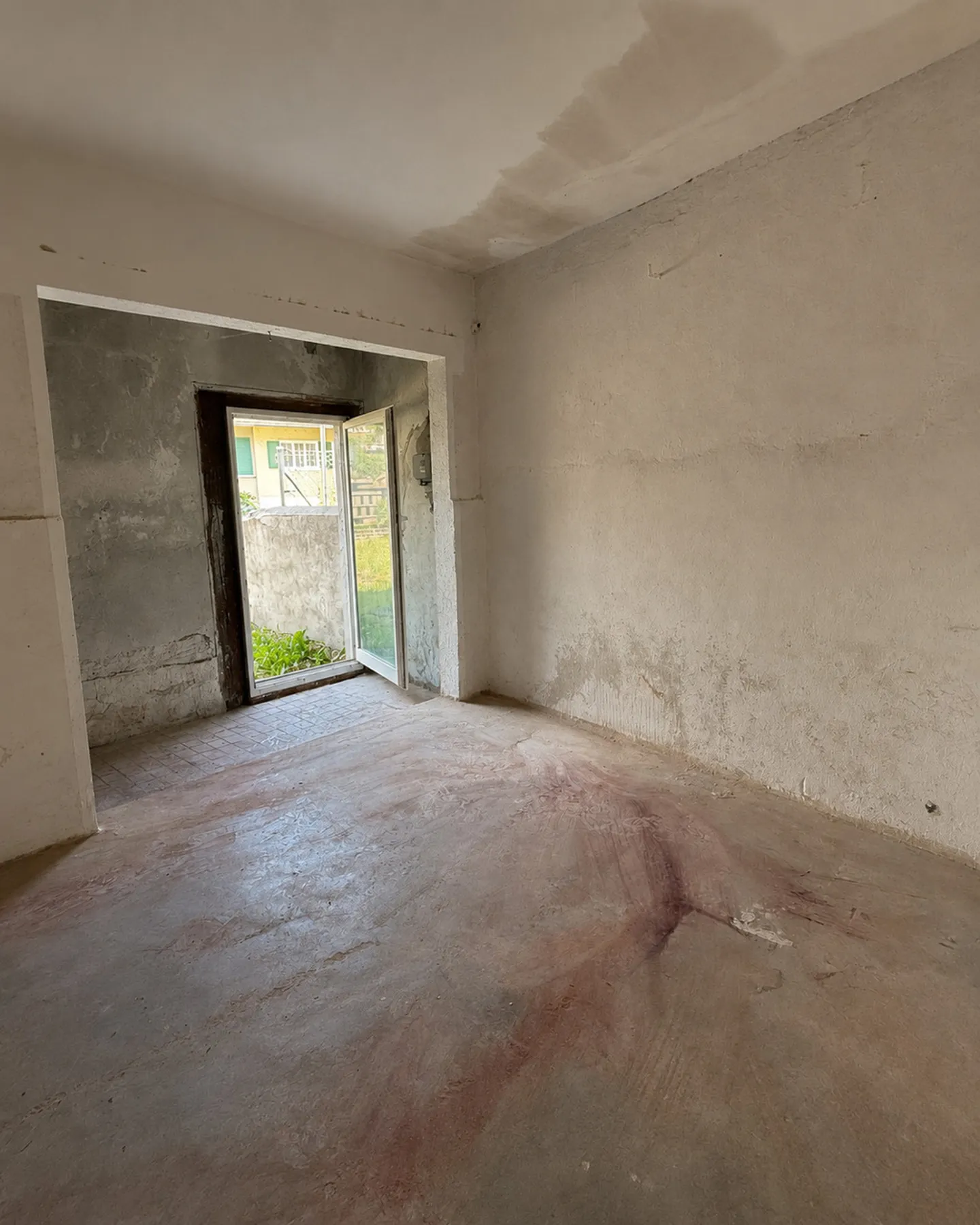 Atelier ou studio à louer - Photo 2 sur 5