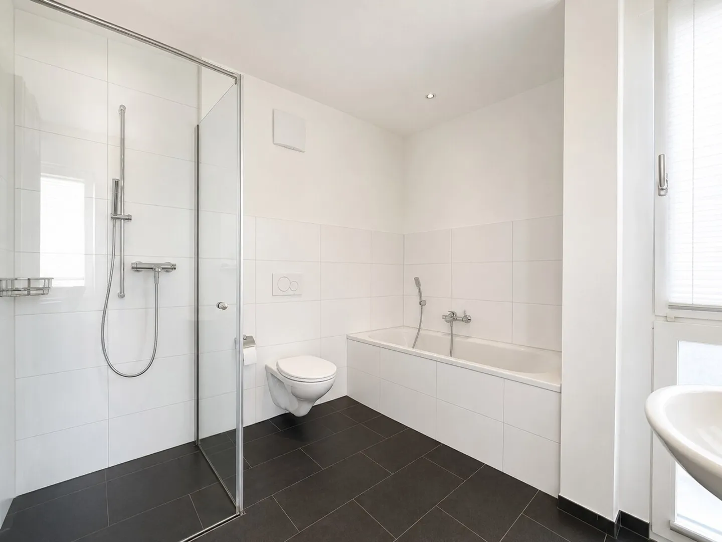 Appartement attrayant de 4,5 pièces dans un quartier résidentiel privilégié - Photo 3 sur 9