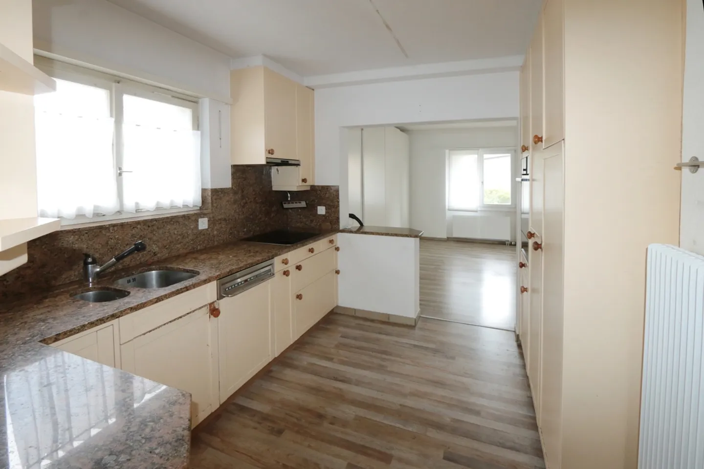 Charmantes, freistehendes Einfamilienhaus  mit Charakter und Potenzial - Photo 2 of 13