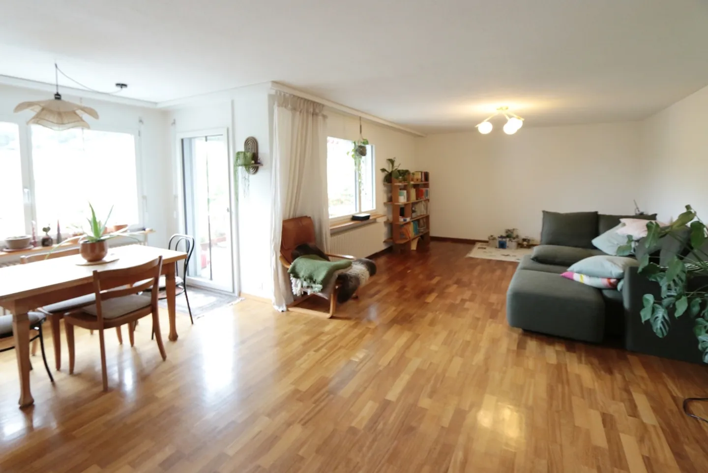 Geräumiges Familienhaus mit Flexibilität - Foto 3 von 13
