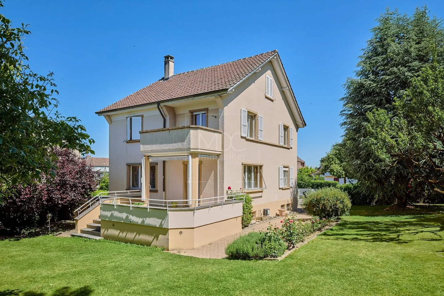 Bella villa indipendente luminosa con bel giardino a Payerne - Foto 10 di 13