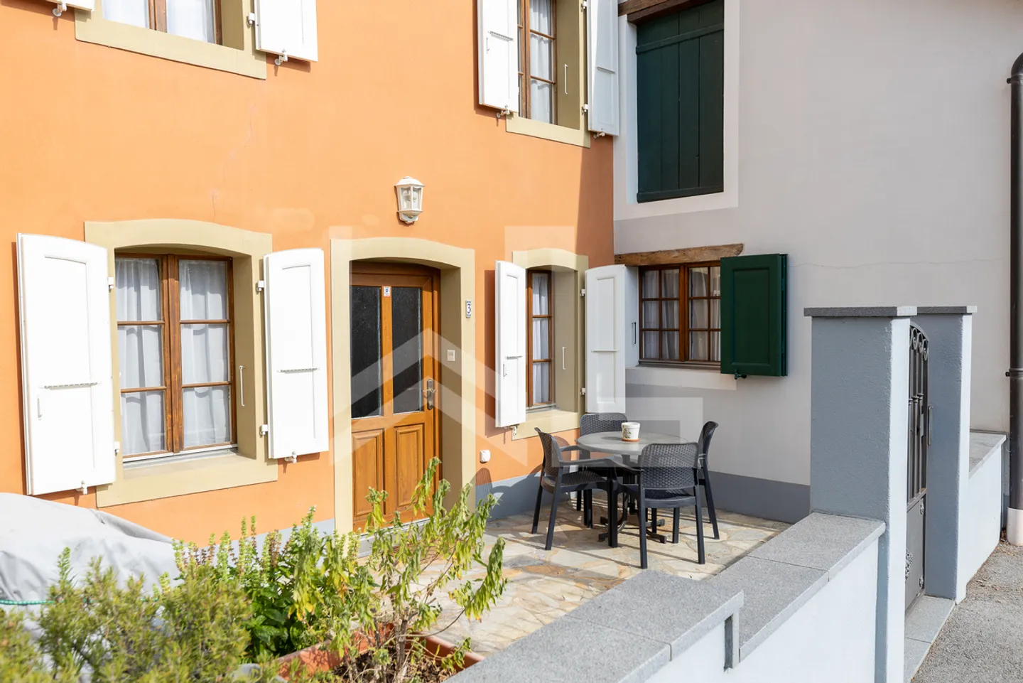 AUTHENTIQUE MAISON DE VILLAGE AVEC JARDIN - Photo 3 sur 5