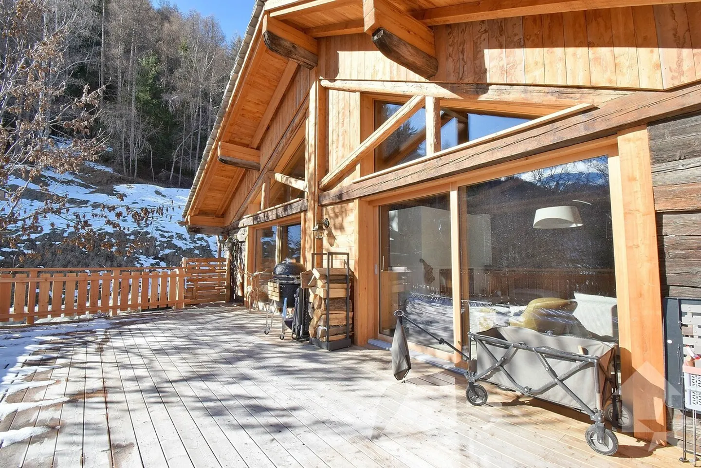 Magnificent chalet, spacious, renovated with a garage + terrace - Photo 1 of 13
