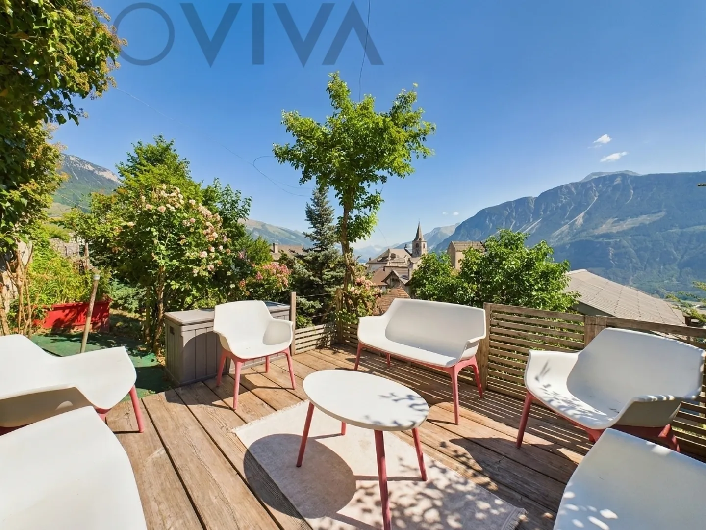 Sunny Family House with Garden and Potential in Venthone - Photo 2 of 9