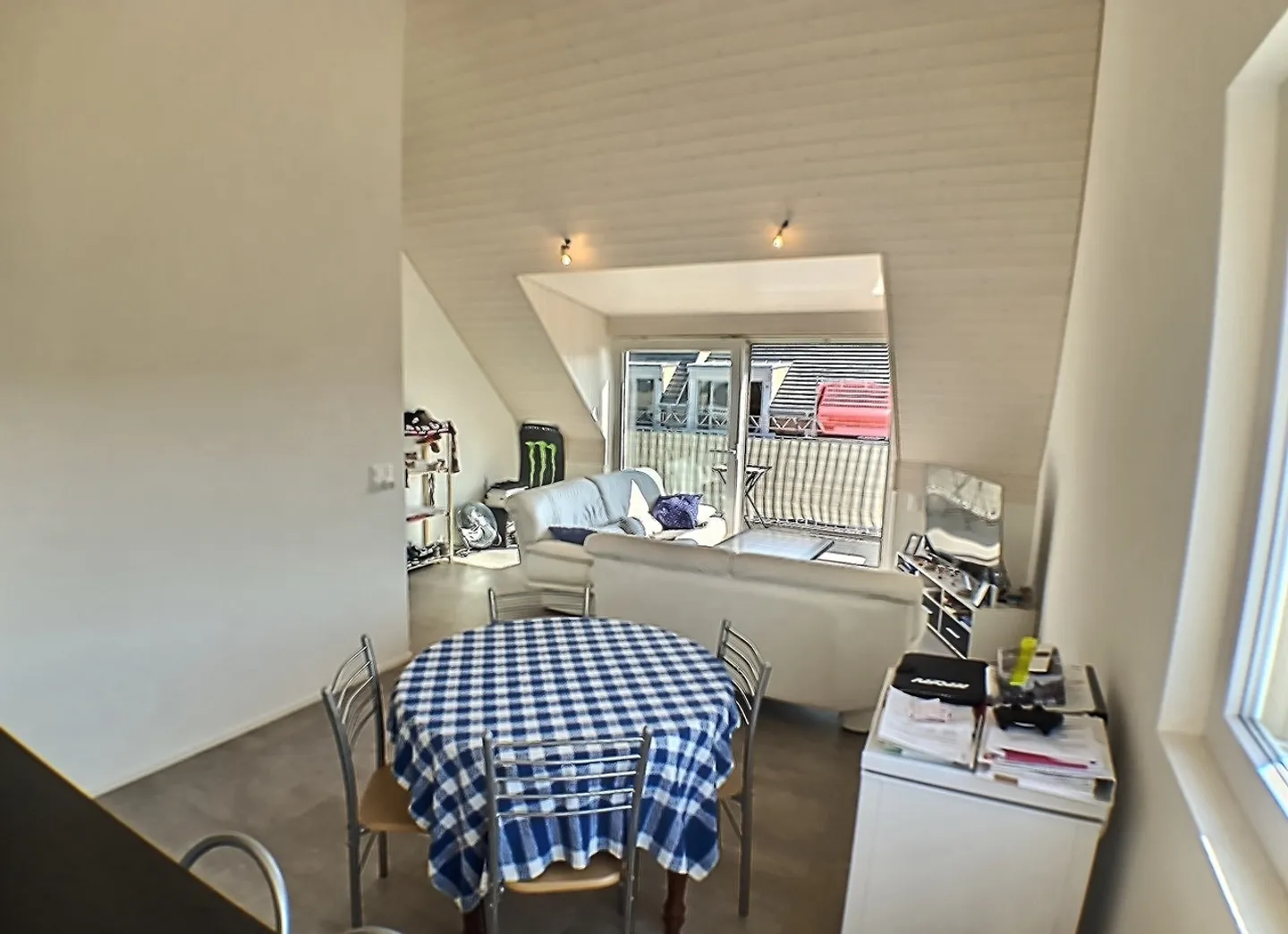 2.5-Zimmer-Attikawohnung in Cudrefin / VD - Foto 2 von 11