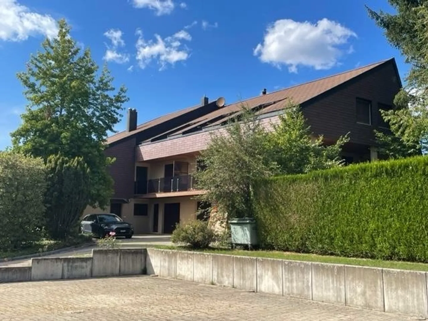 Proprietà con 3 appartamenti a Bière / VD - Foto 1 di 13