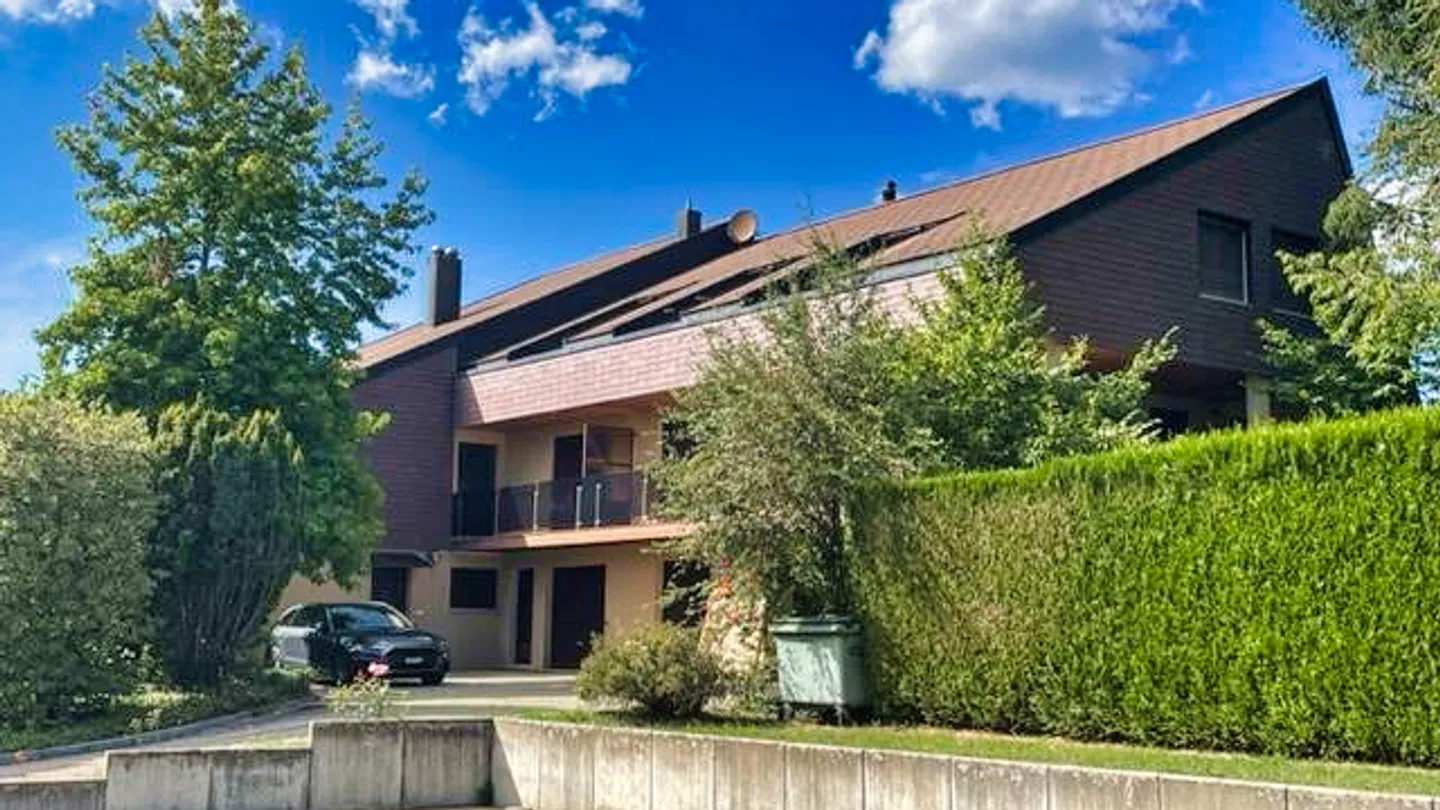 Proprietà con 3 appartamenti a Bière / VD - Foto 2 di 13