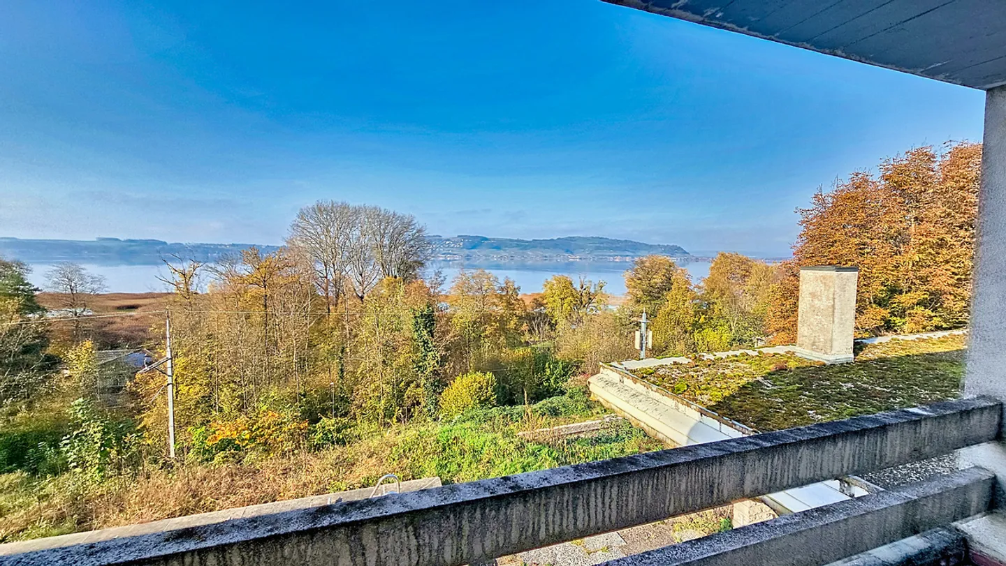 Villa familiare di 6,5 locali + locali con vista lago a Meyriez / FR - Foto 4 di 13