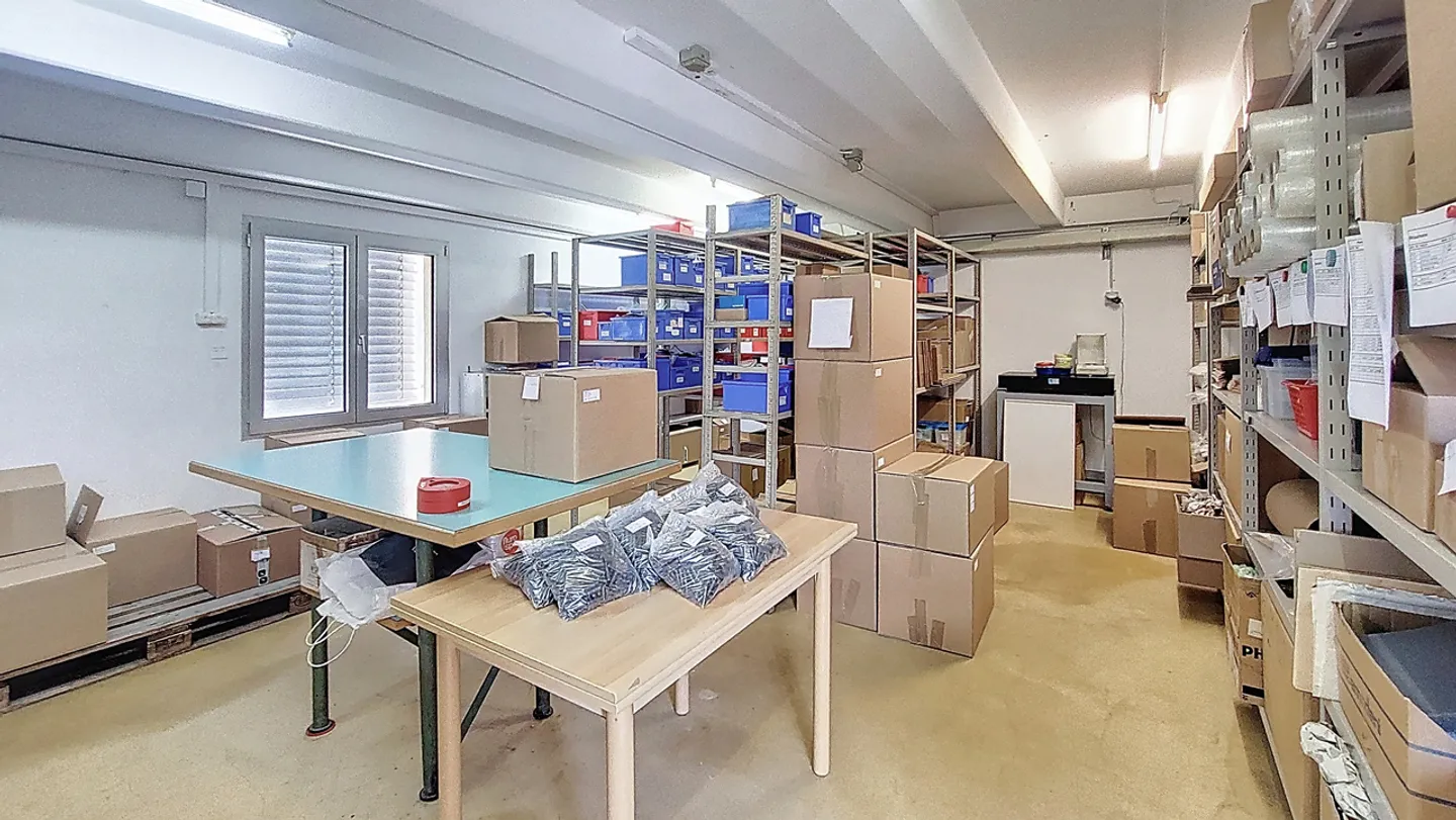 Gewerbliche / industrielle Räumlichkeiten in Cressier / FR - Foto 10 von 13