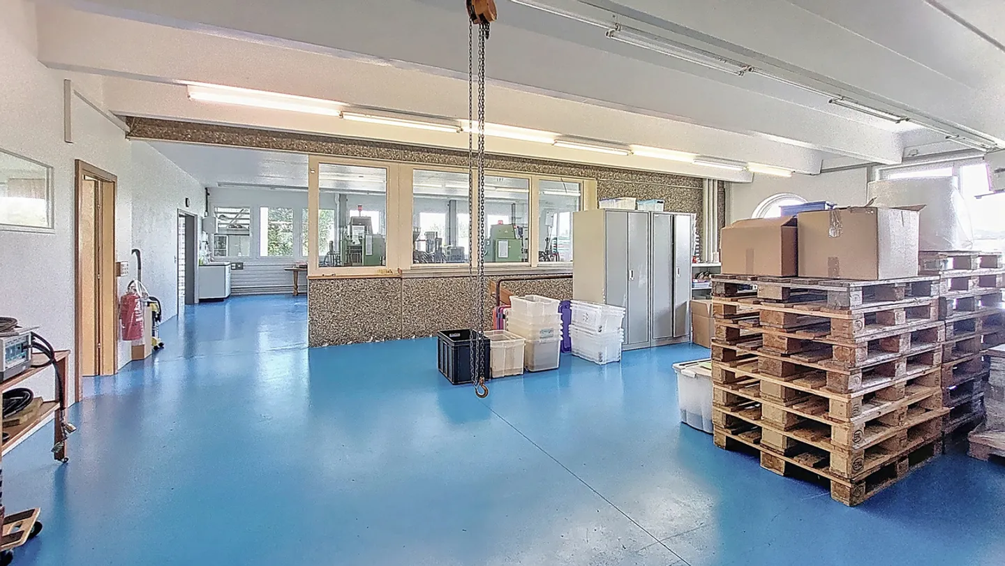 Gewerbliche / industrielle Räumlichkeiten in Cressier / FR - Foto 5 von 13