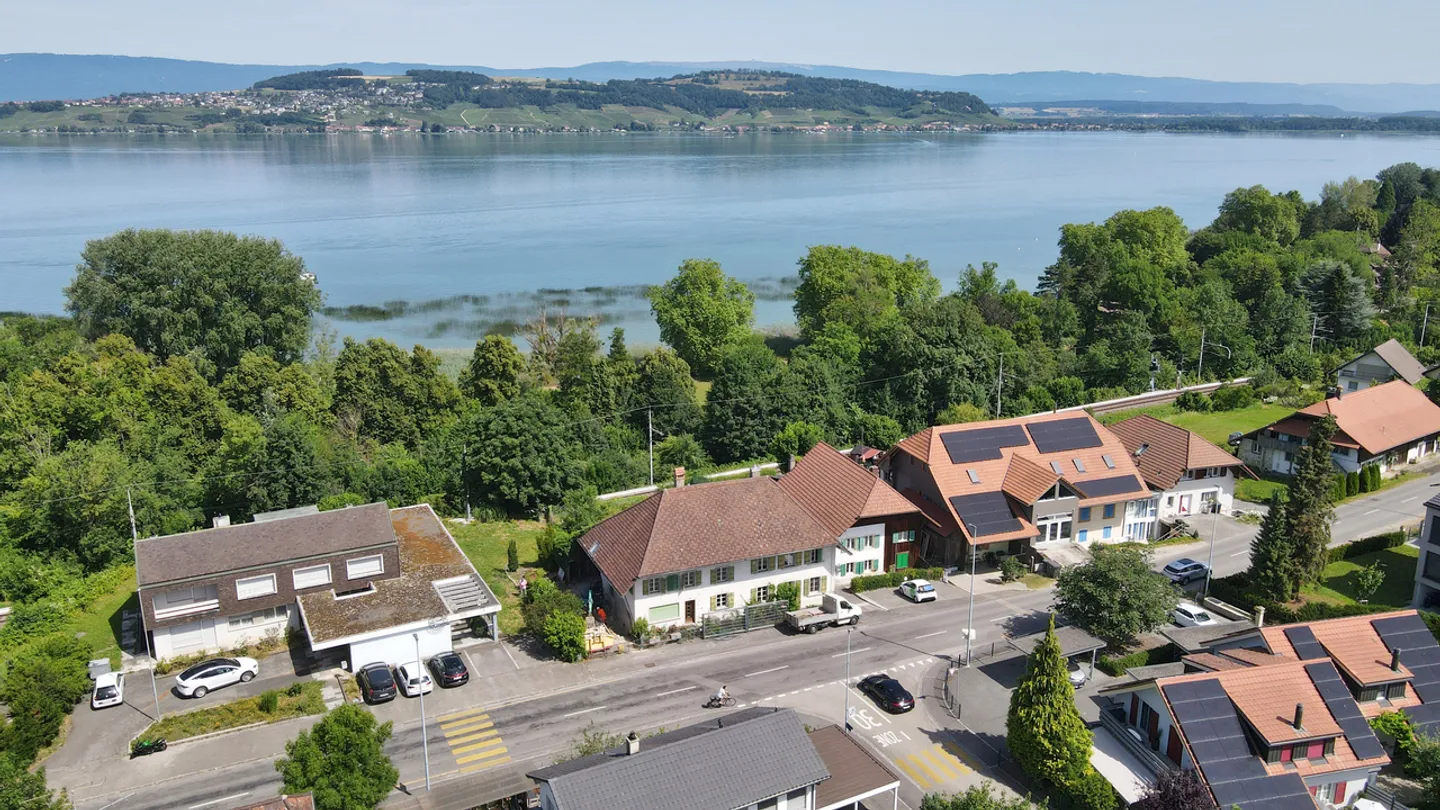 Villas familiales de 5.5 pces avec vue sur le lac à Meyriez / FR - Photo 2 sur 12