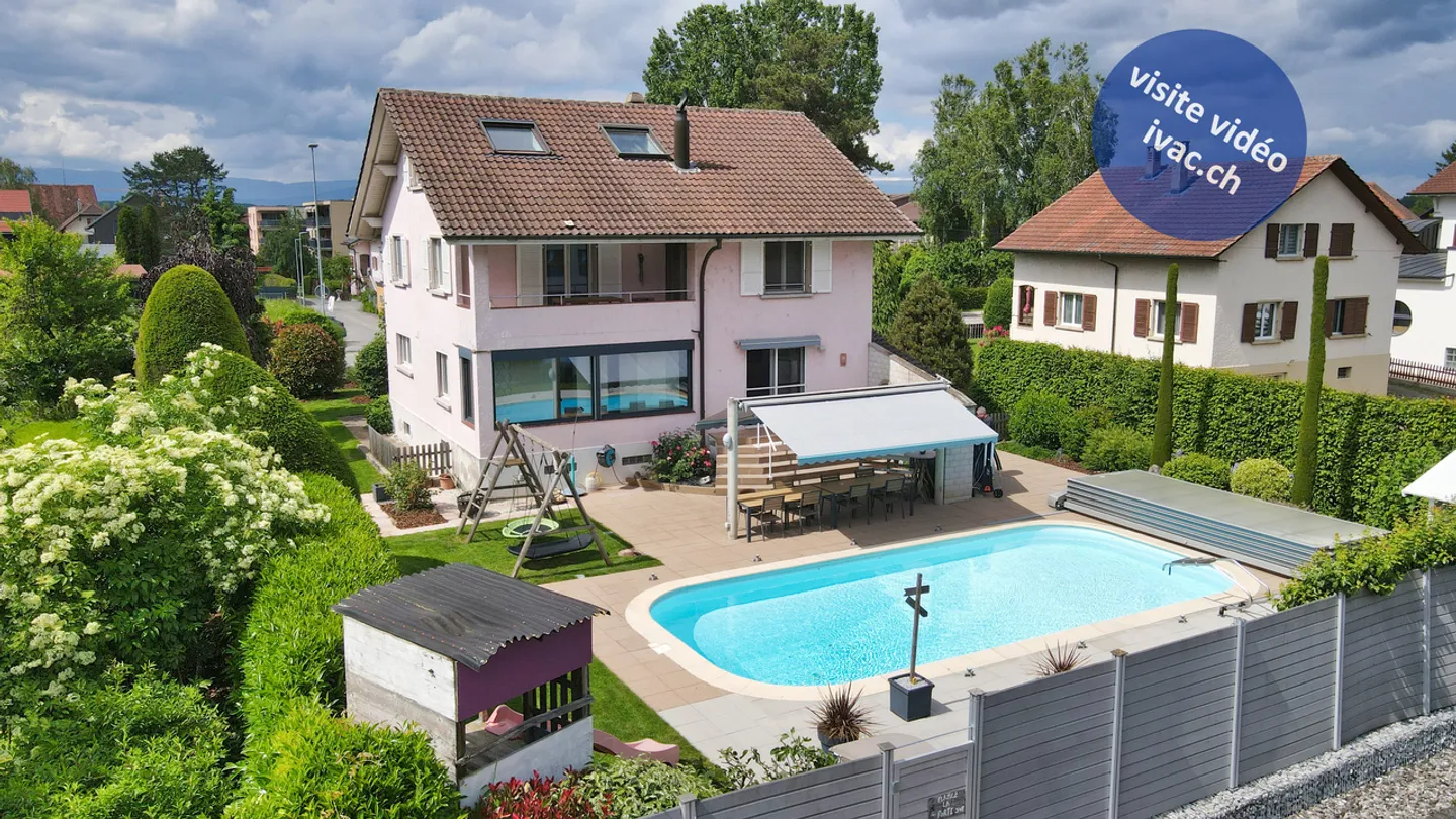 Villa indipendente di 6,5 locali con piscina a Domdidier / FR - Foto 1 di 13
