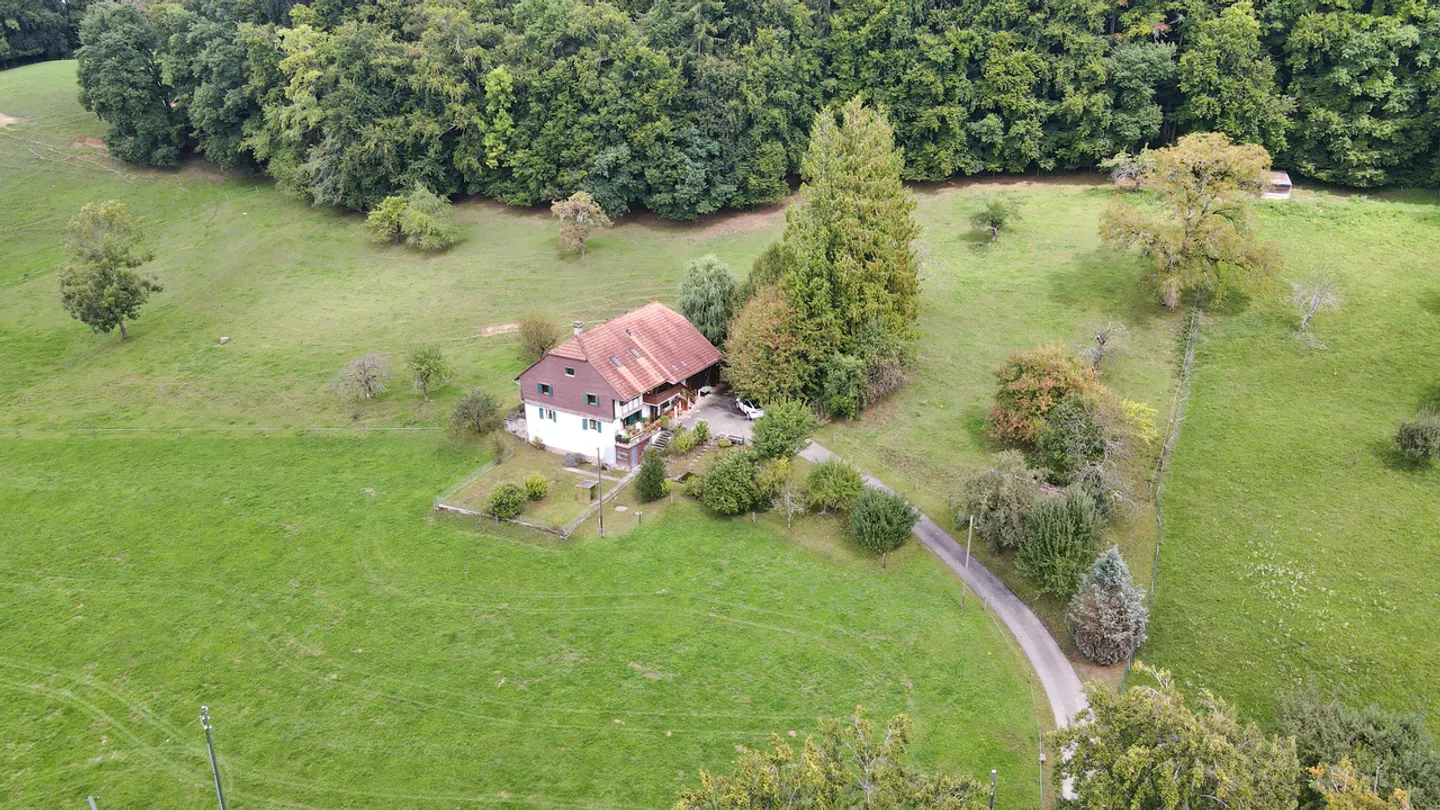Ancienne ferme de 2 logements (sans voisinage) à Chandossel / FR - Photo 2 sur 13