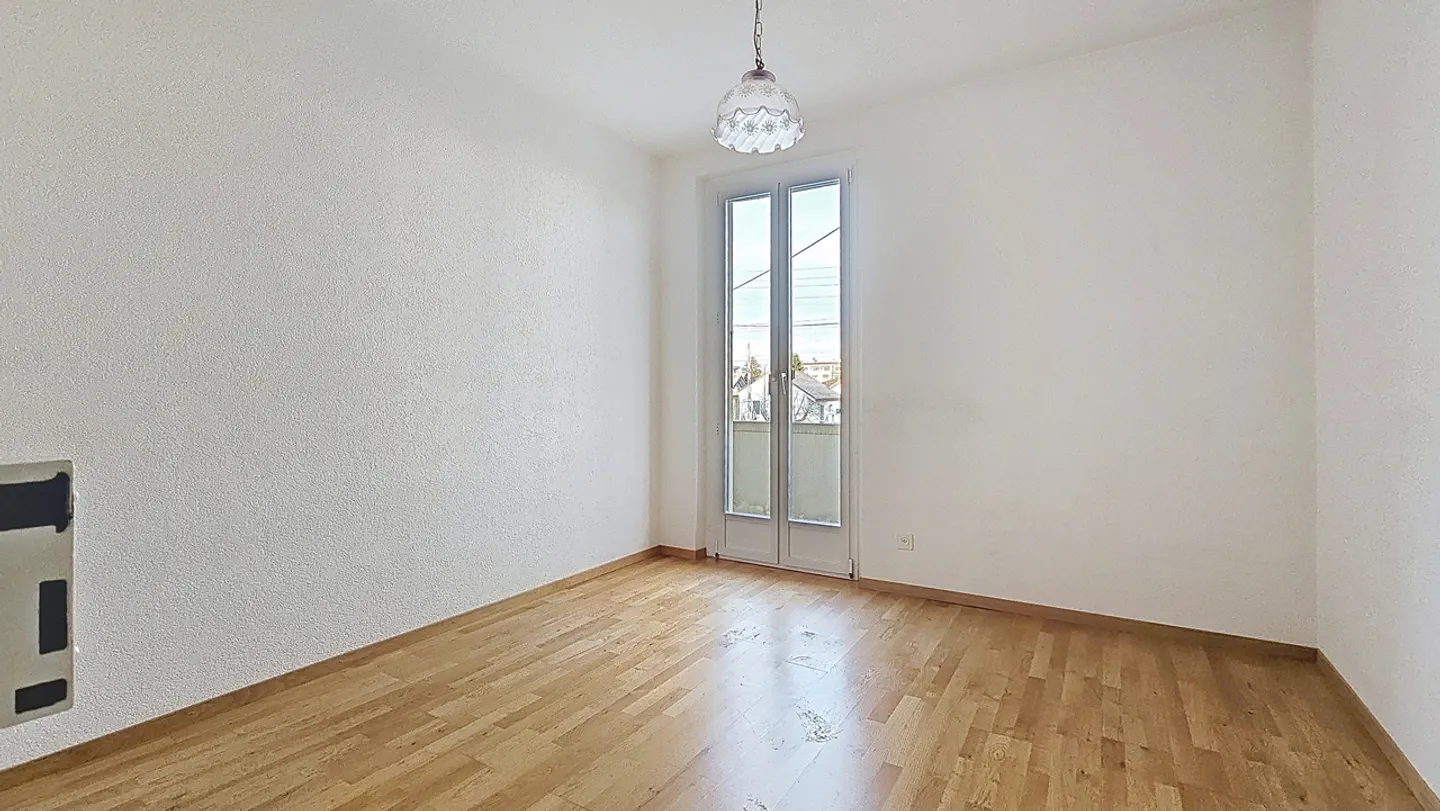 Detached house with 2 apartments with potential in Payerne / VD - Photo 9 of 13