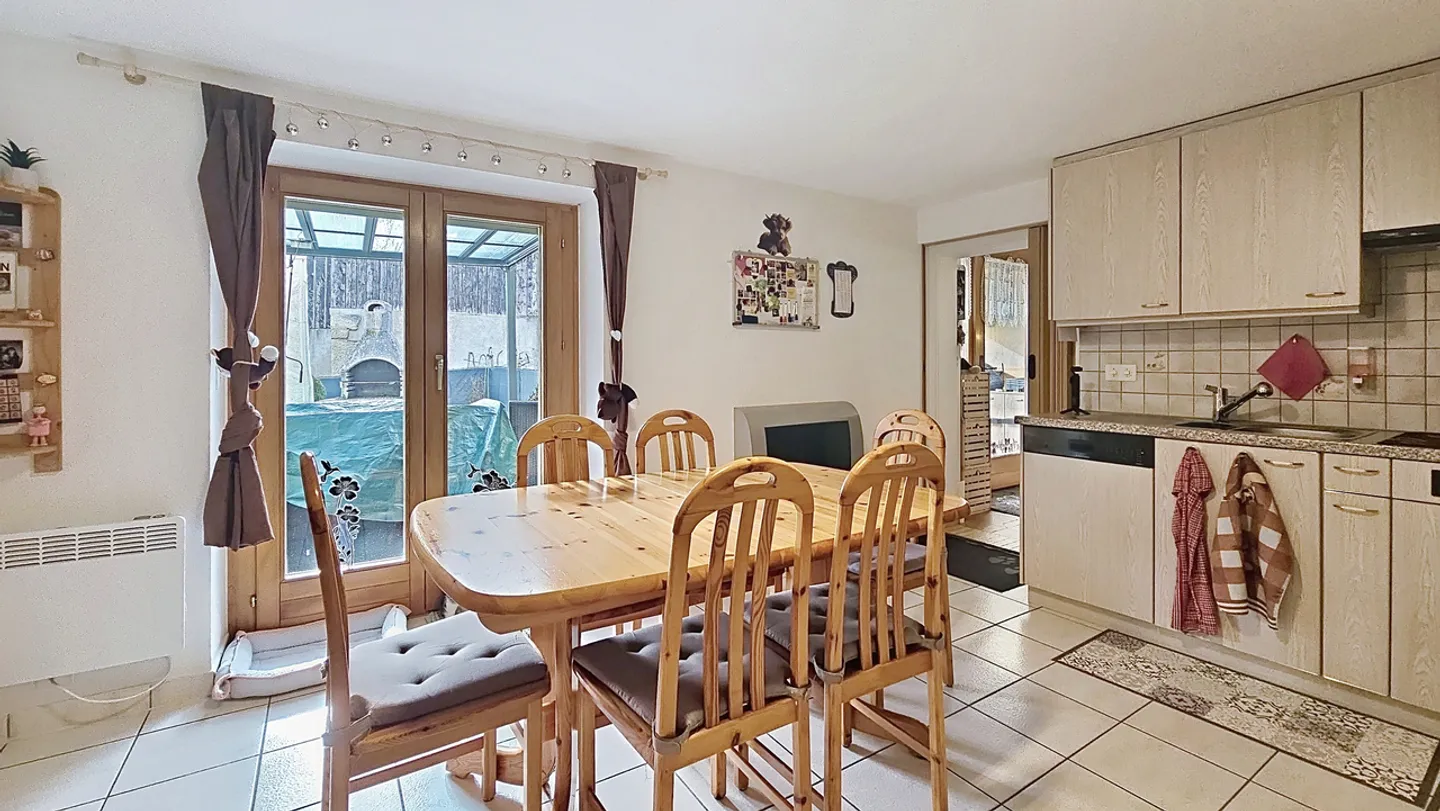 House with 2 apartments and building plot in Cheiry / FR - Photo 11 of 13