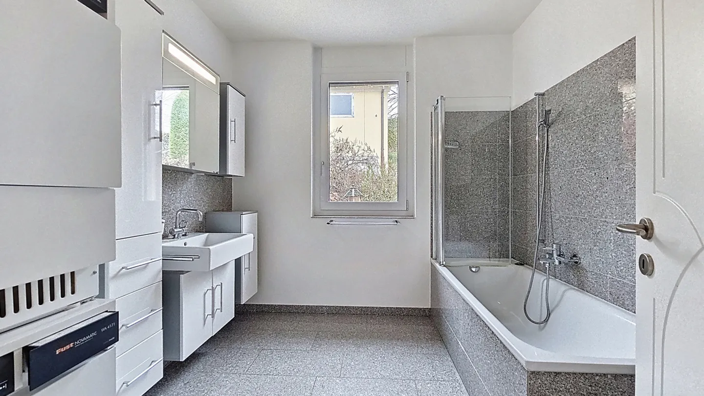 Wunderschöne 3-Zimmer-Wohnung (135m2) mit Terrasse in Vallon / FR - Foto 9 von 13