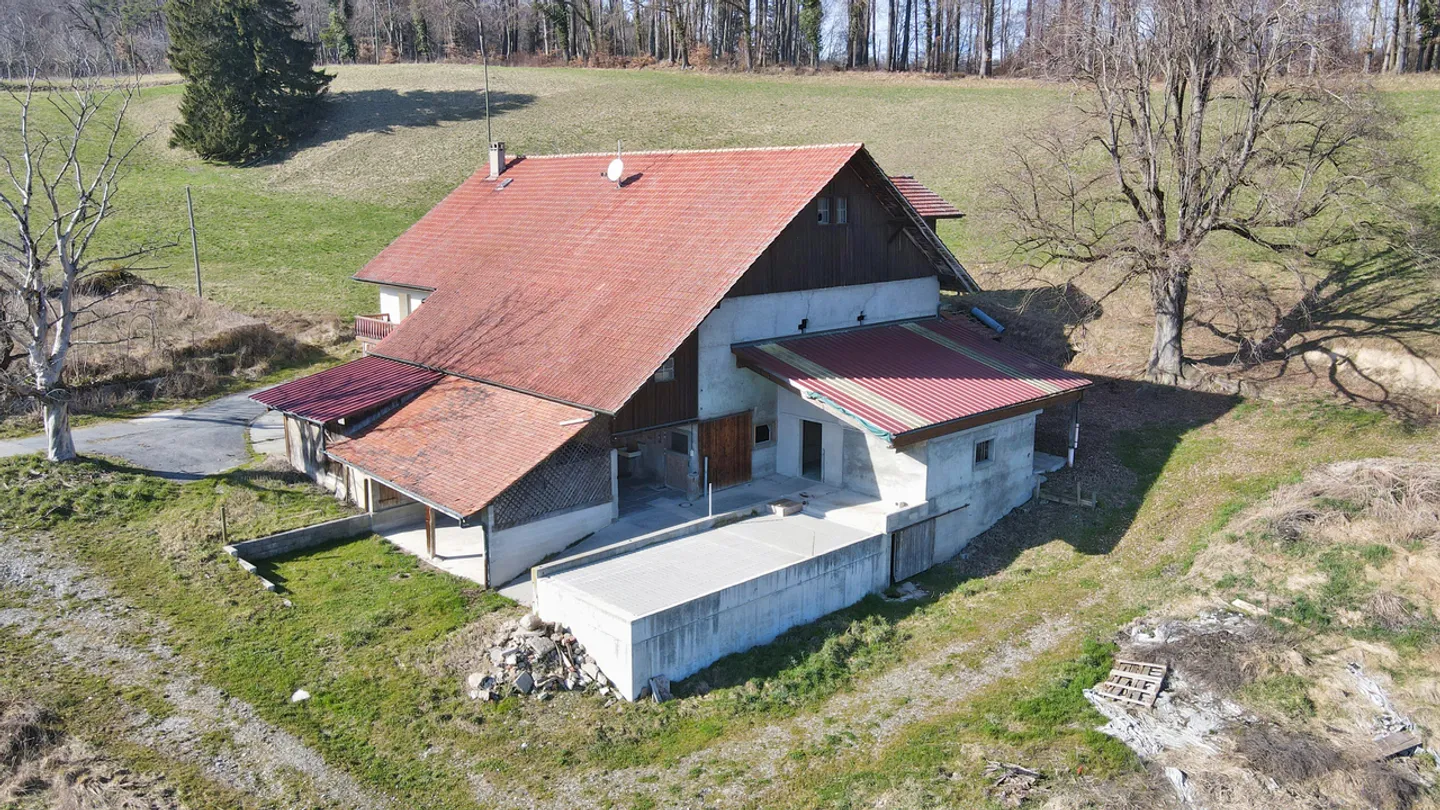 Unique situation! Renovated farm of 6.5 rooms in Oulens-sur-Lucens / VD - Photo 5 of 13