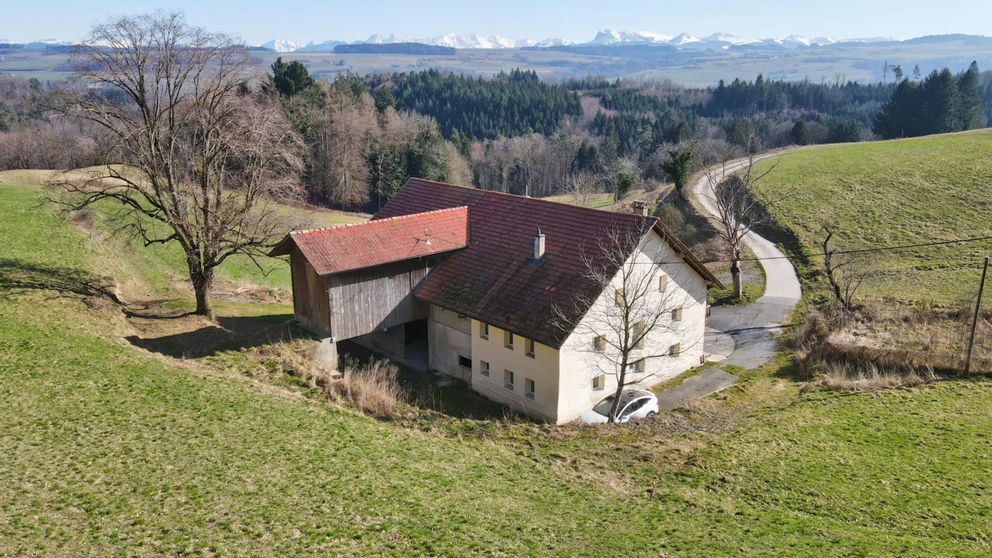 Unique situation! Renovated farm of 6.5 rooms in Oulens-sur-Lucens / VD - Photo 6 of 13