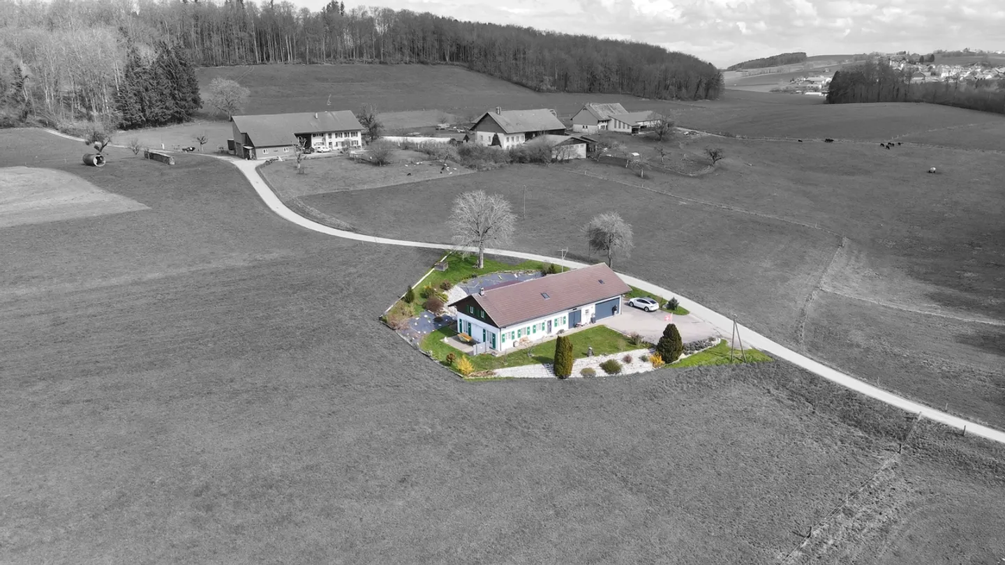 Detached house without direct neighbors in Chénens / FR - Photo 4 of 13