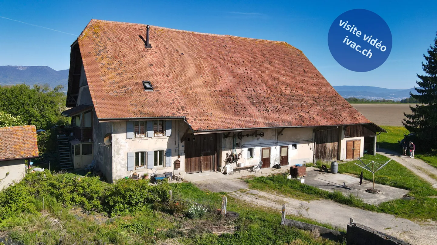 Bauernhof zur Renovierung mit Grundstück von 4.099 m2 in Estavayer-le-Lac / FR - Foto 1 von 13