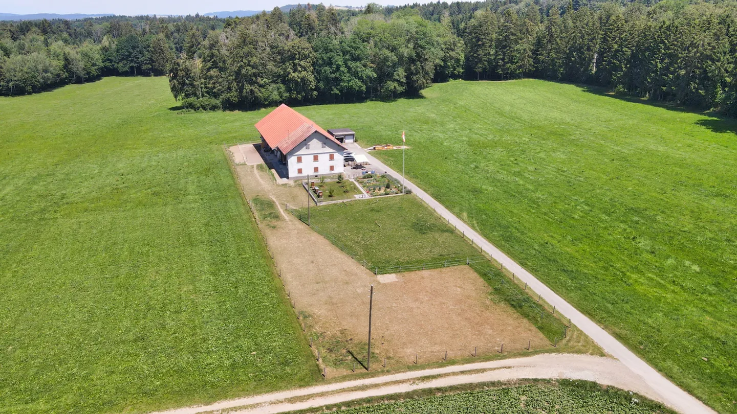 Fattoria equestre ristrutturata di 6,5 stanze senza vicinato a Villarimboud / FR - Foto 4 di 13