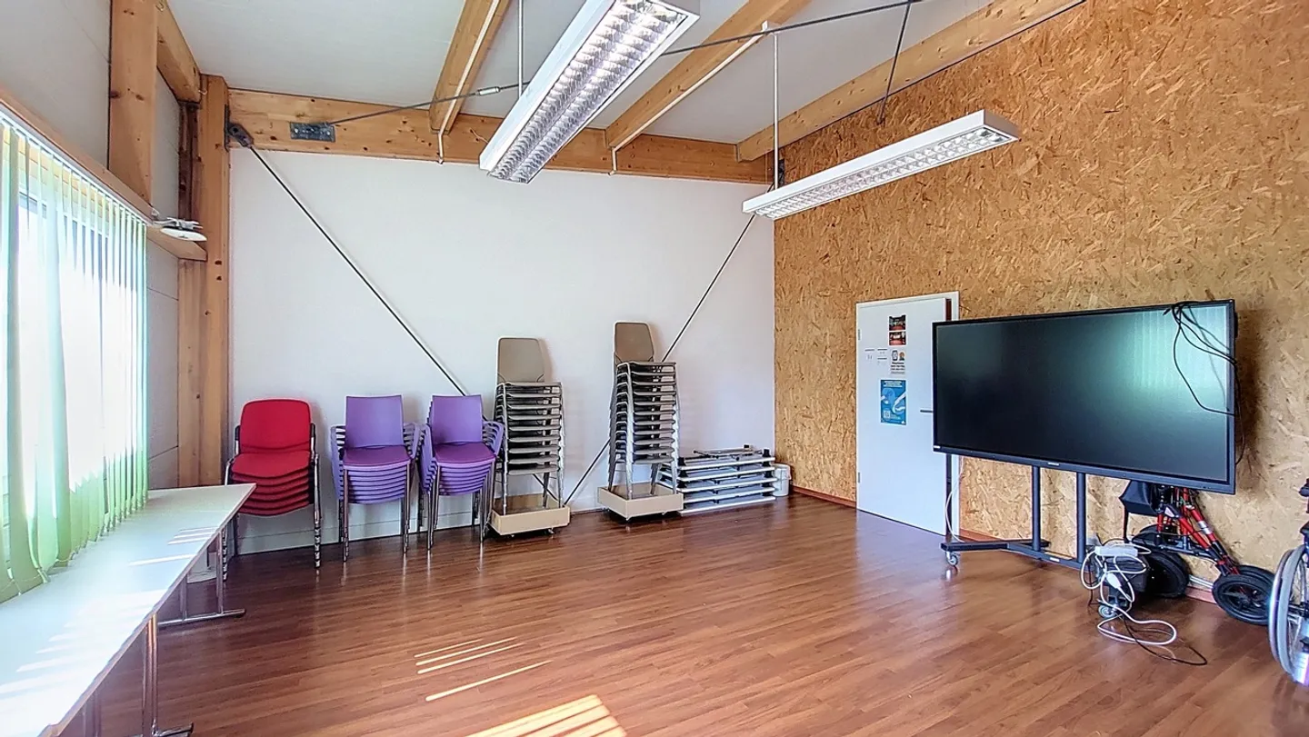 Locaux commerciaux / bureaux d'env. 220 m2 à Estavayer-le-Lac / FR - Foto 11 von 13