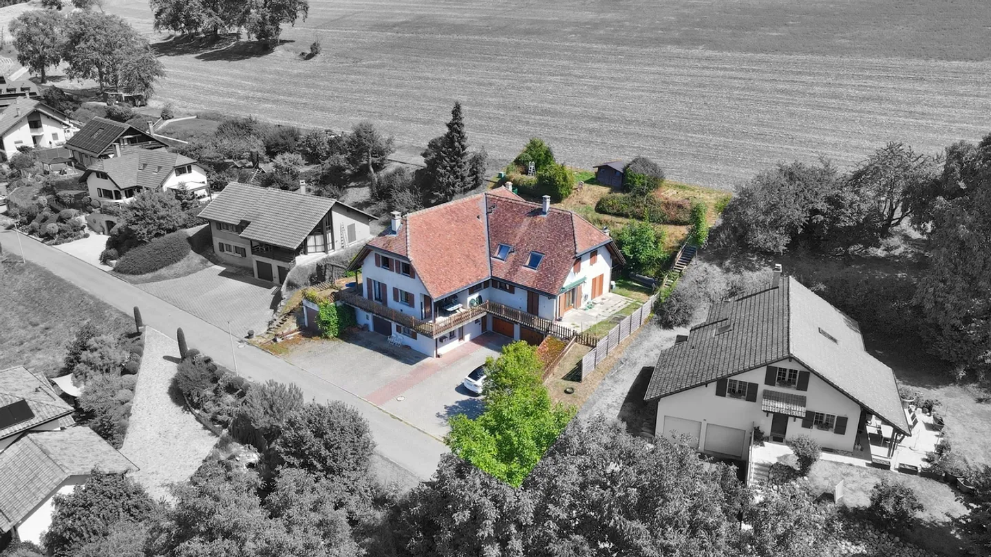 Villa indipendente con 2 appartamenti a Seigneux / VD - Foto 2 di 13