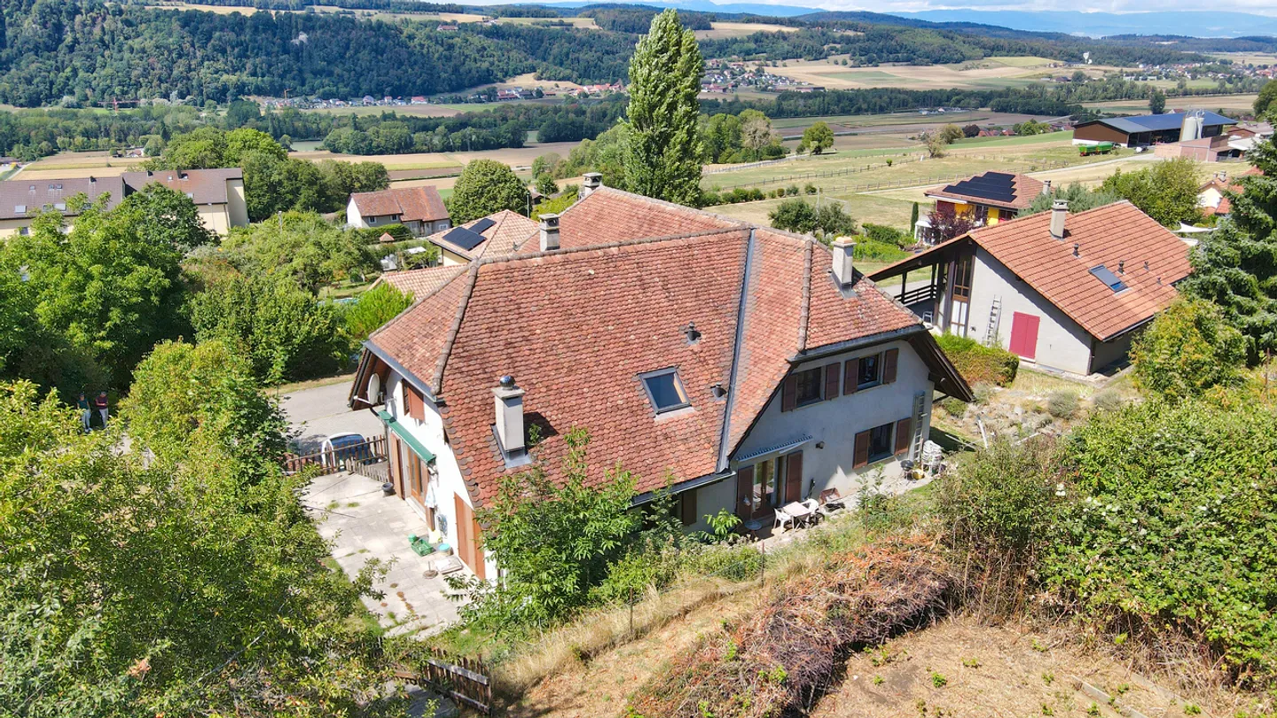 Villa indipendente con 2 appartamenti a Seigneux / VD - Foto 3 di 13