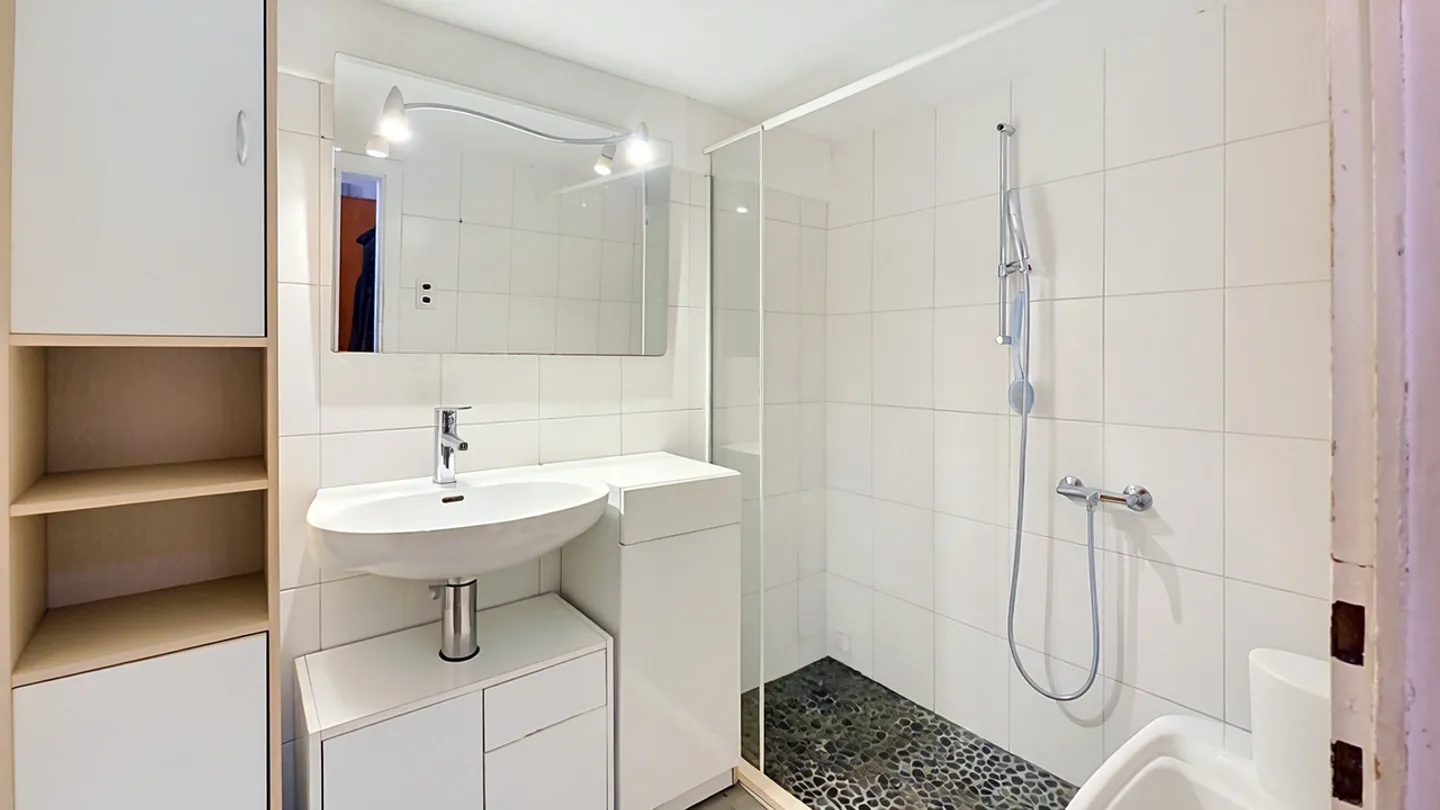 6.5 room house to renovate with terrace / garden in Estavayer / FR - Photo 8 of 13