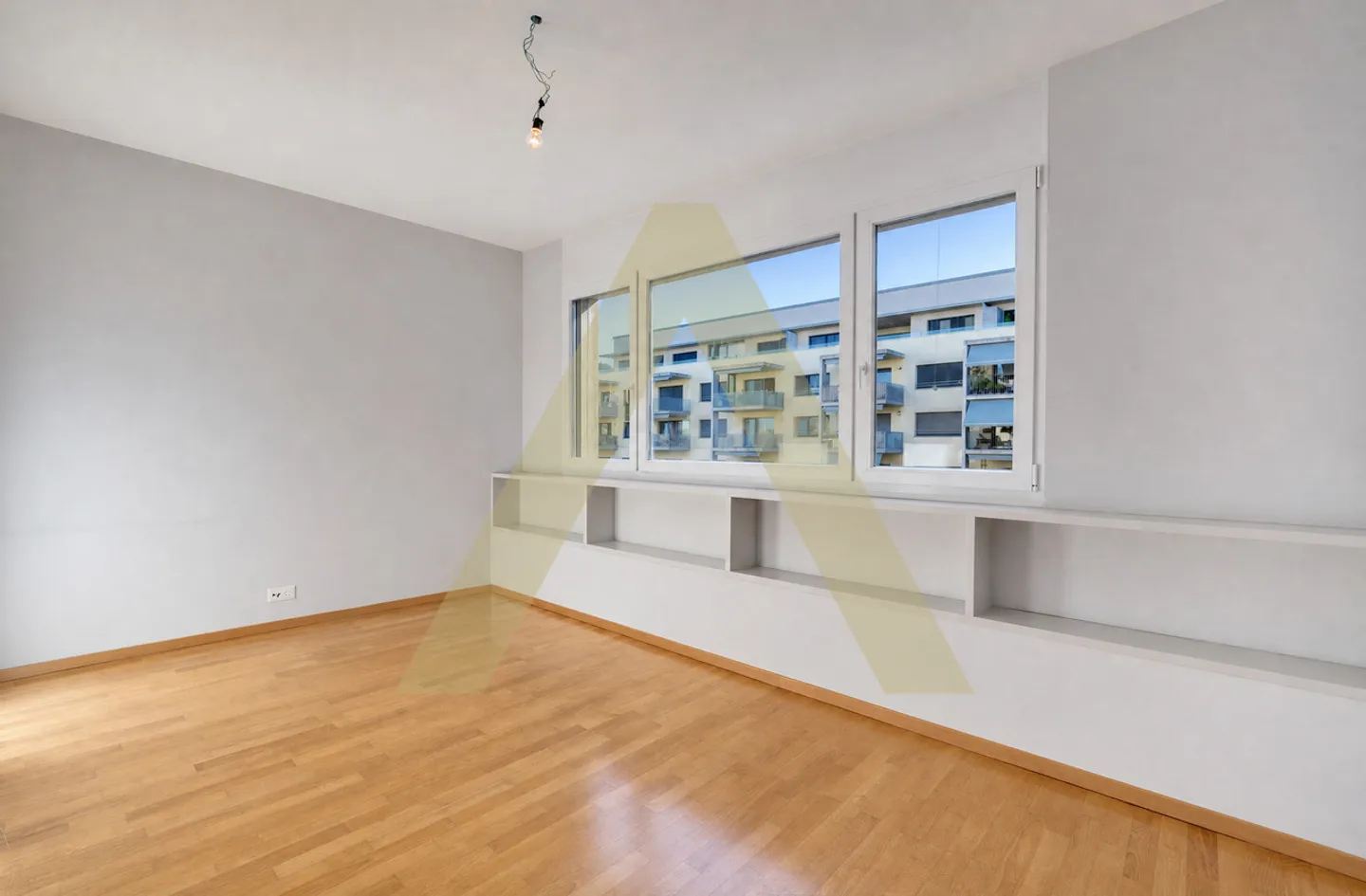 Duplex type loft avec grande terrasse et proche du lac - Photo 9 of 10