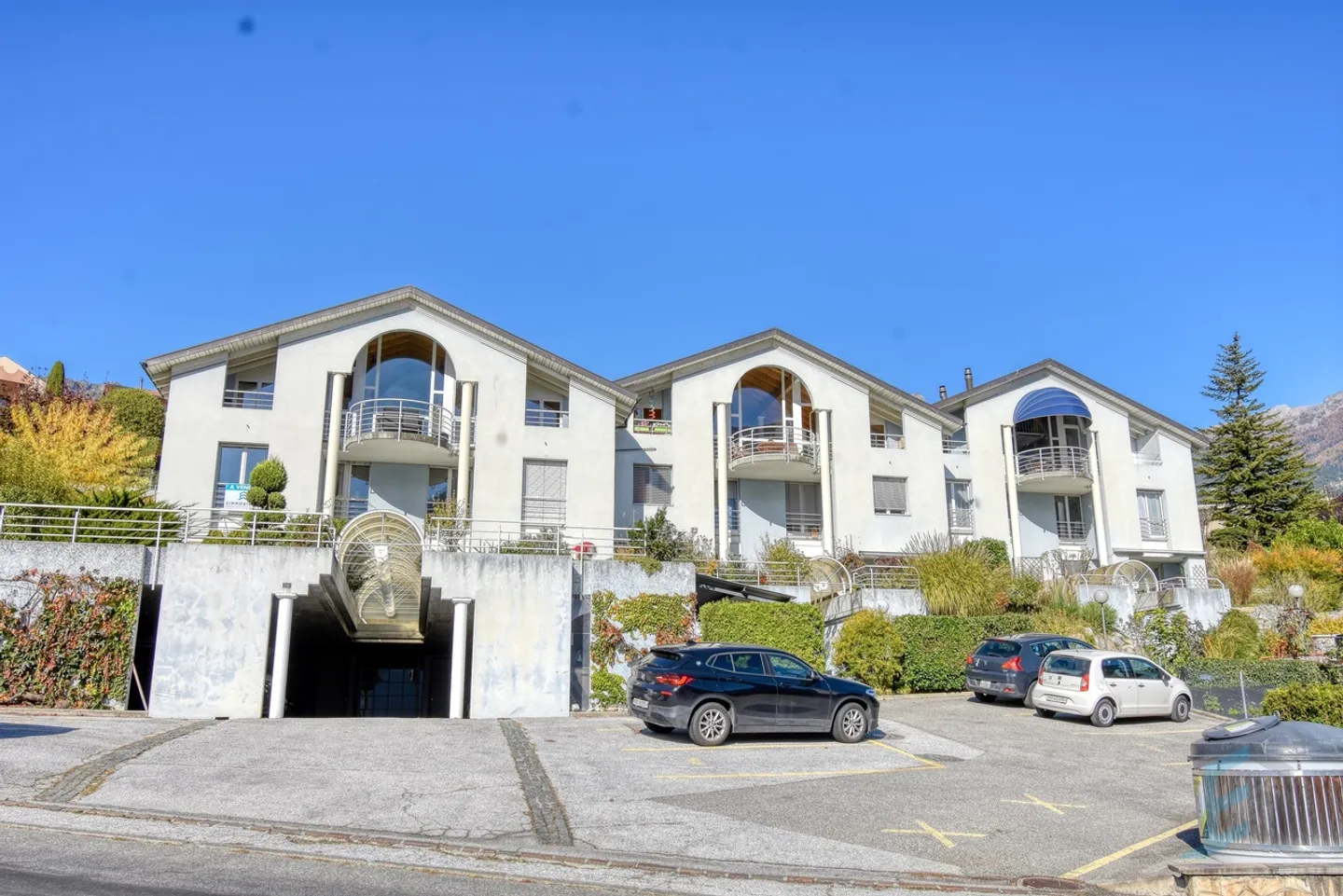 Exklusive 3 ½-Zimmer-Wohnung in einem Viertel von Veyras mit atemberaubendem Blick - Foto 2 von 12