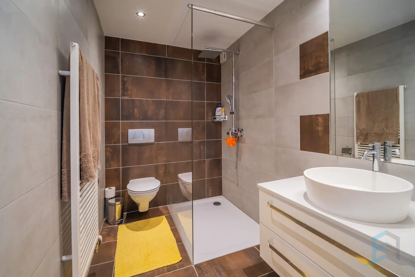 Stunning Semi-Detached Villa - Photo 8 of 13