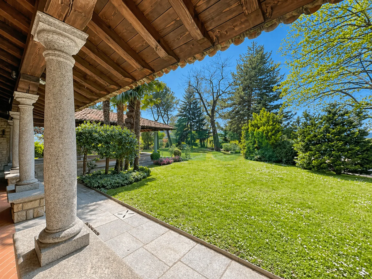 Villa Elegante con Grande Giardino - Foto 5 di 11
