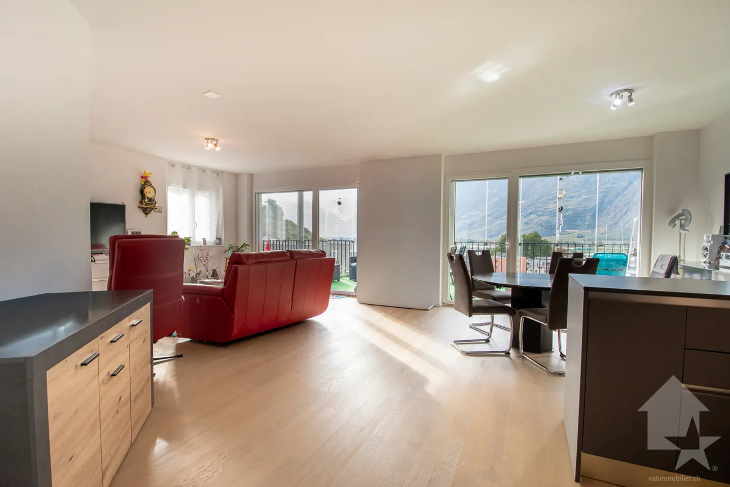 Spacious 4.5 Room Apartment - Photo 1 of 13
