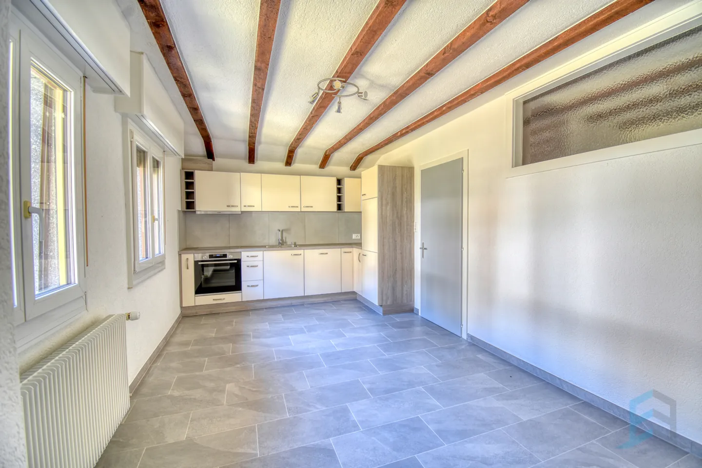 In affitto Bellissimo appartamento ristrutturato di 3½ locali all'ultimo piano - Foto 3 di 13