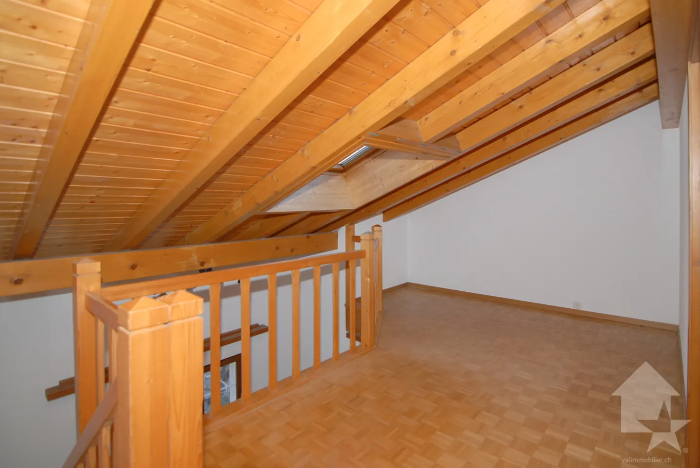 Spacious duplex apartment at the Bains de Saillon - Photo 3 of 13