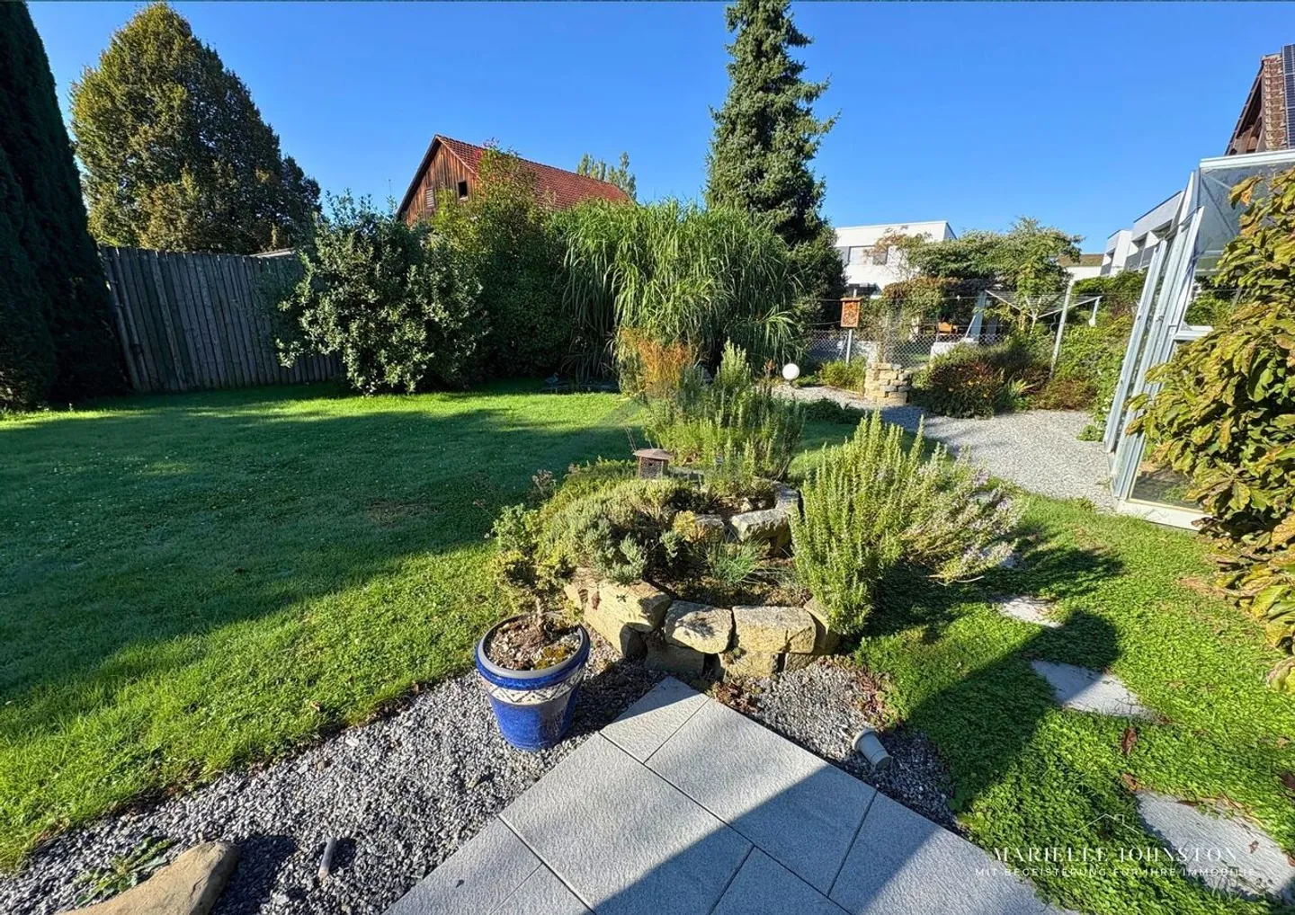 Casa unifamiliare di 4,5 stanze con bellissimo giardino a Biel-Benken - Foto 7 di 13