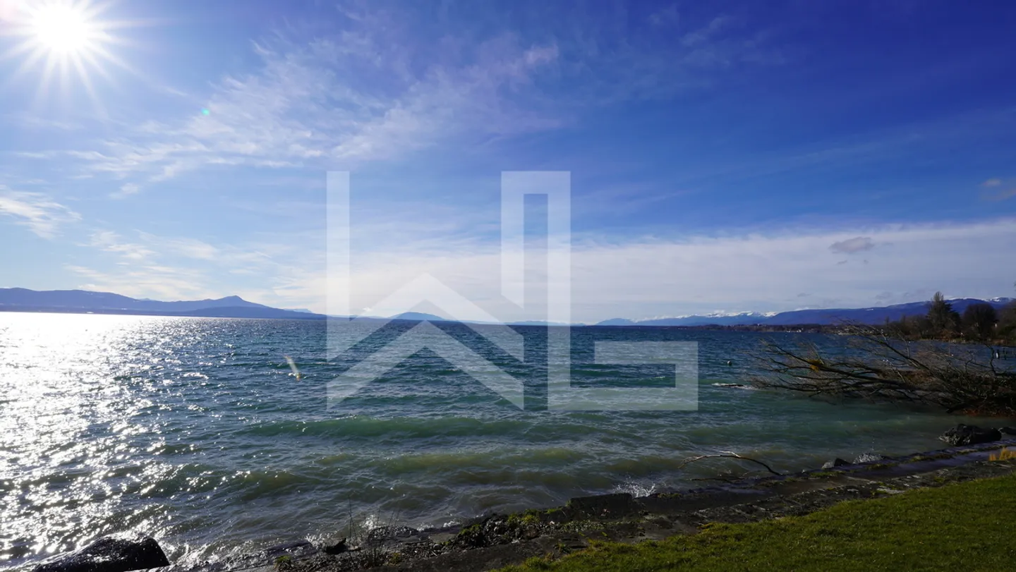 Stunning lakeside house - Photo 1 of 1