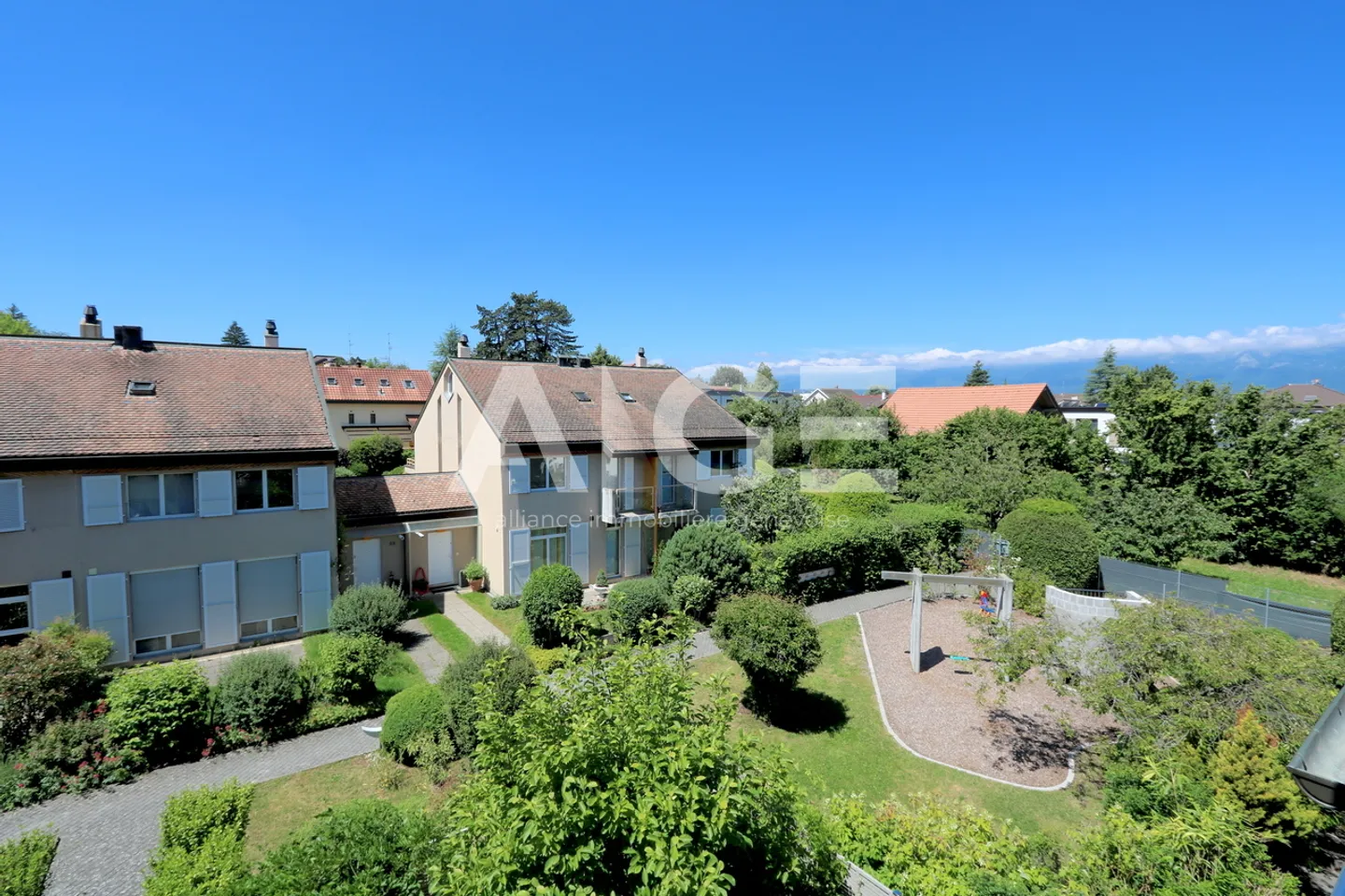 Beautiful duplex apartment in Confignon - Photo 1 of 13