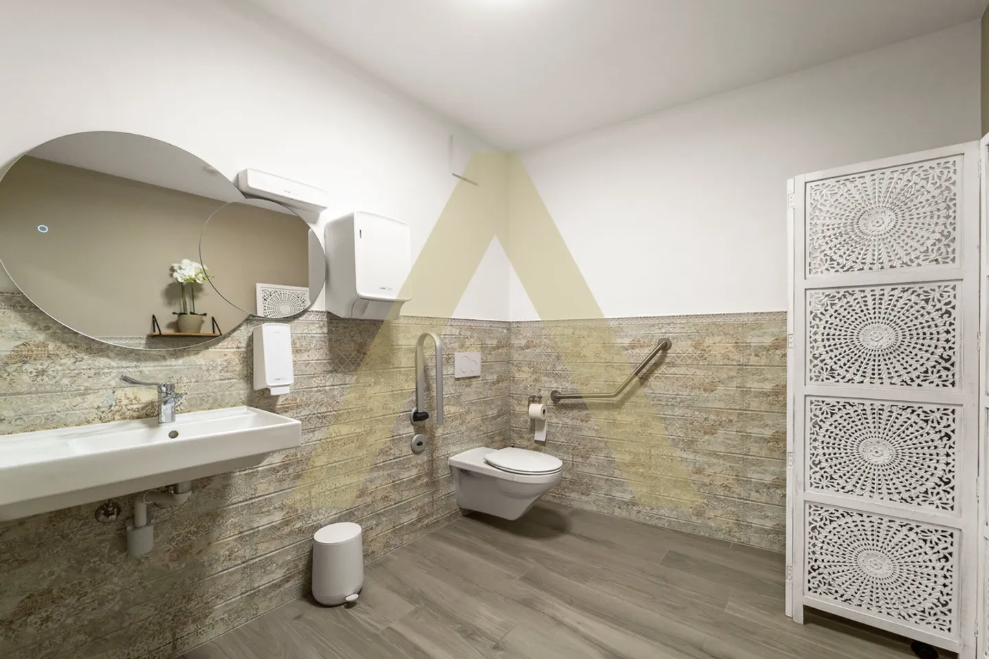 Very nice commercial space close to the center of Montana - Photo 7 of 9