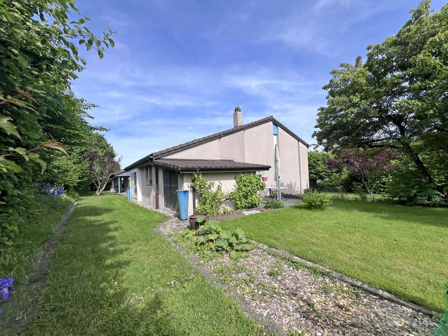 Charming Villa in Peaceful Setting - Photo 11 of 13
