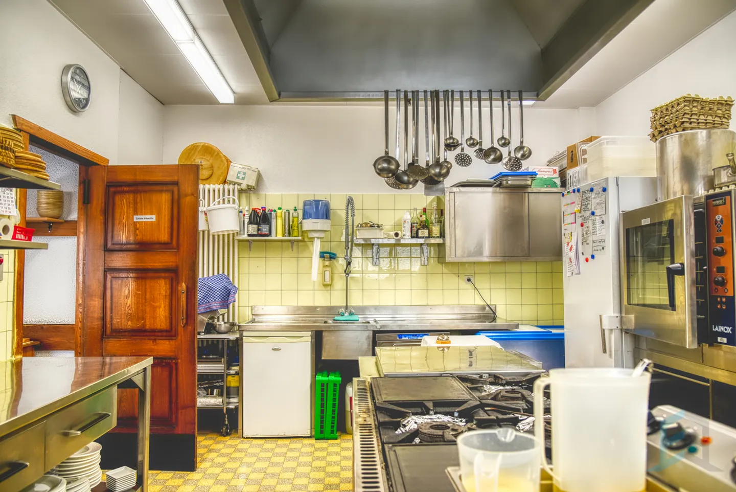 EXCLUSIVE Magnificent 218m² restaurant in the center of the village - Photo 8 of 13