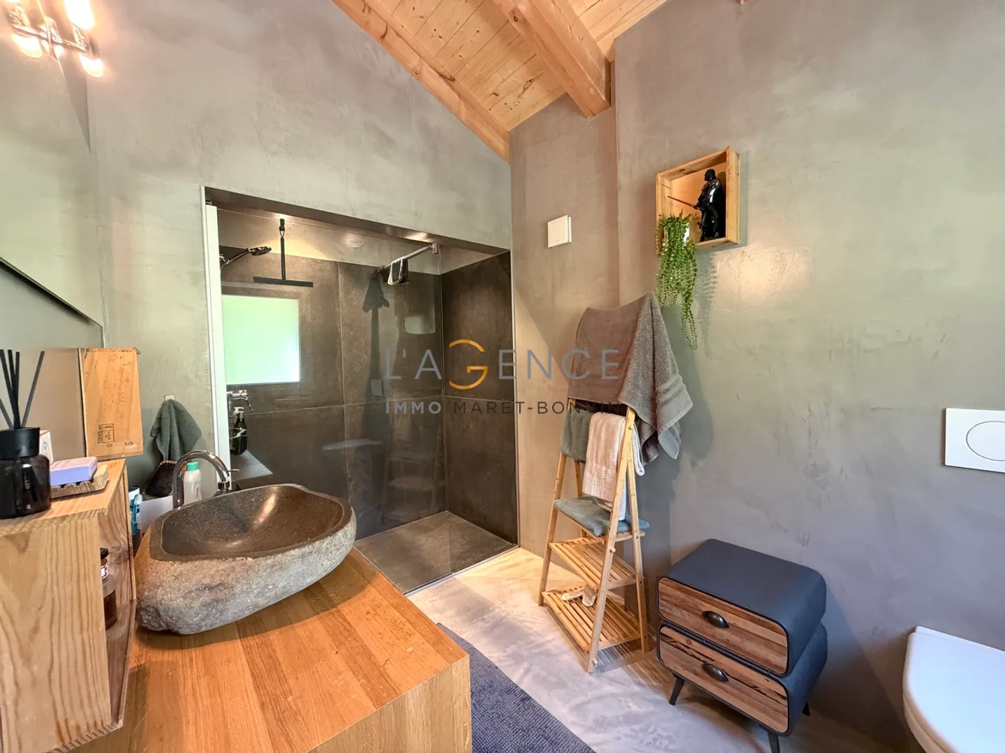 EXCEPTIONAL CHALET WITH PANORAMIC VIEW - Photo 7 of 13