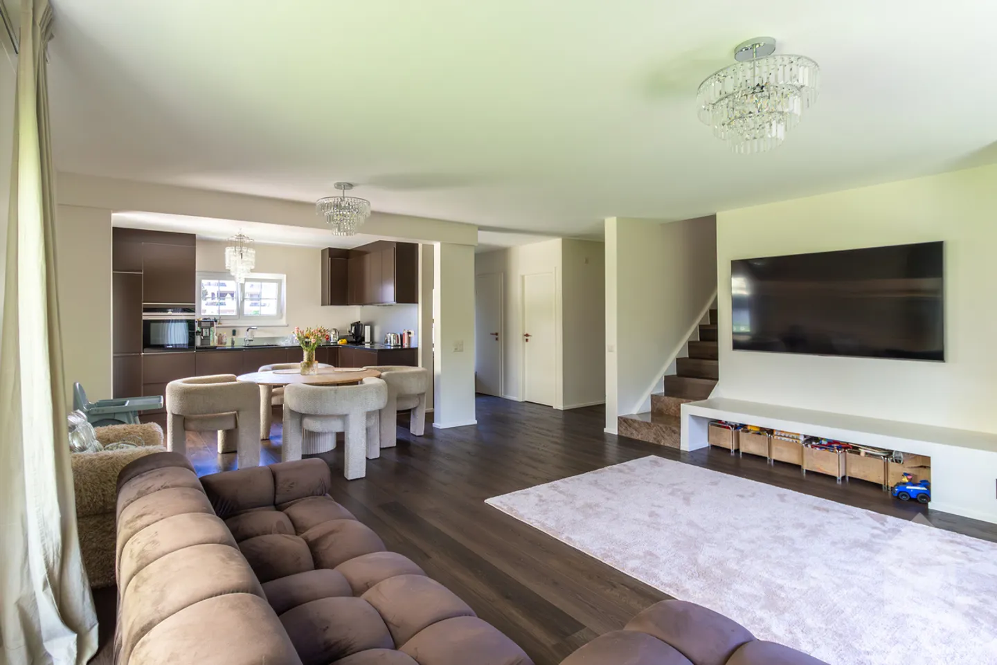 Wunderschöne 6,5-Zimmer-Villa mit Studio und großem Garten - Foto 10 von 13