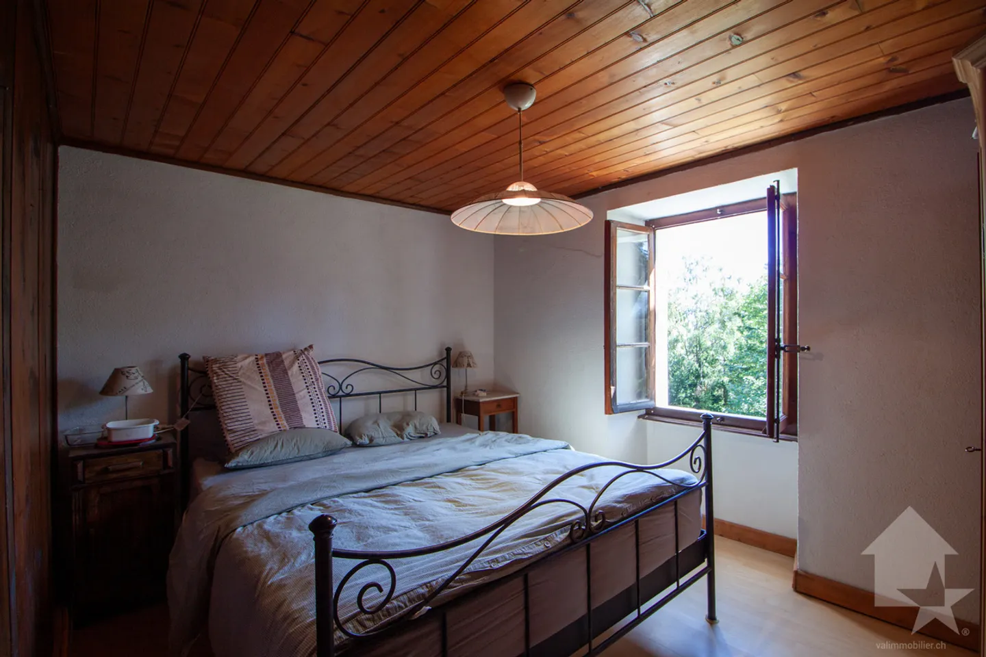 Apartment in a small chalet on the Mayens de Conthey - Photo 4 of 11